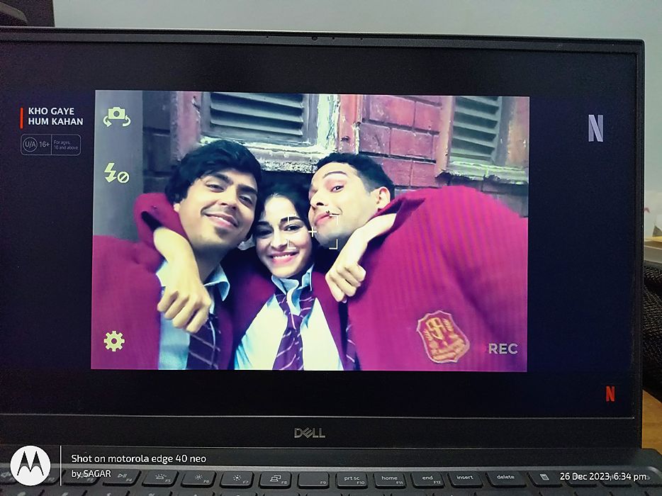 A still from Kho Gaye Hum Kahan